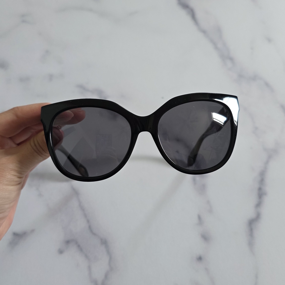 Mohala Pikake Black Sunglasses - Picture 2 of 7